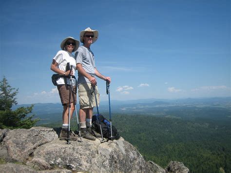Bay Area Older Adults offers hikes, tours and seminars